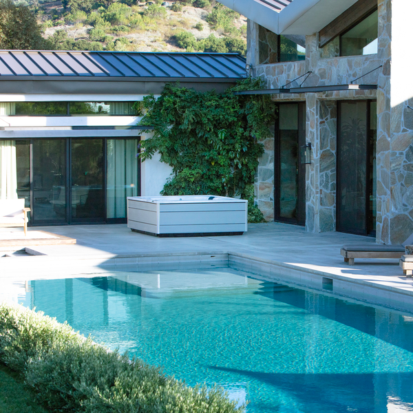 Hot tubs without molded seats